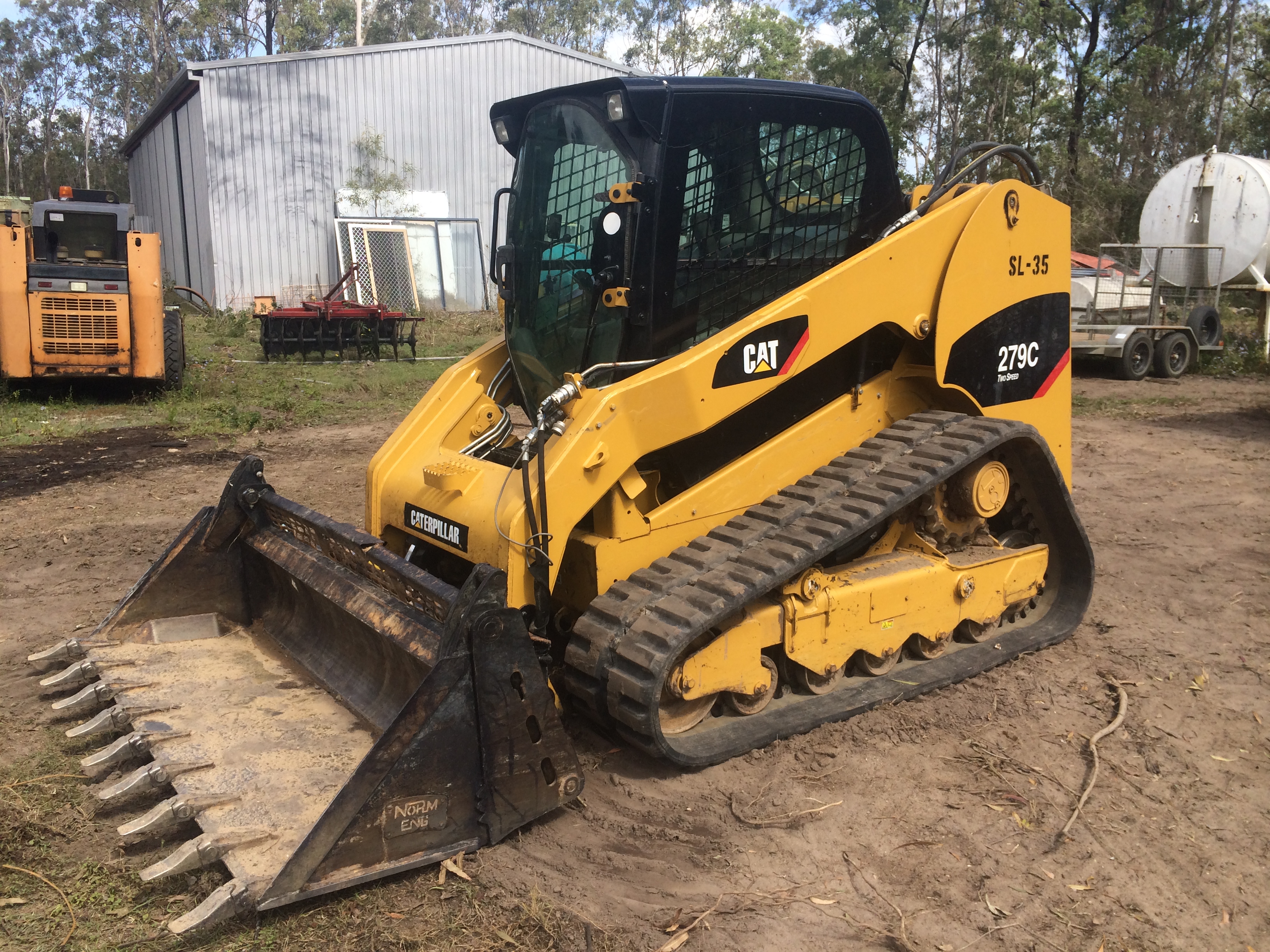 Caterpillar 279c compact track loader